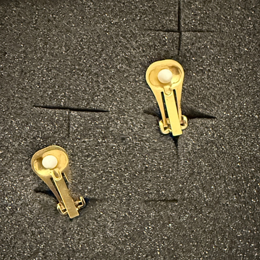 Heidi Daus Gold and Black Reptile clip Earrings - Picture 3 of 3